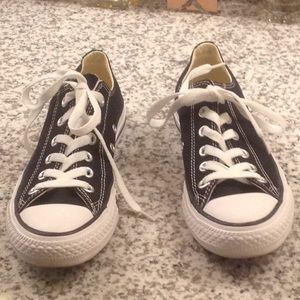 Converse "Chuck Taylor" worn once EUC